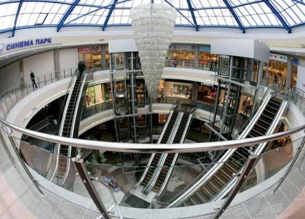 escalators-commercial-fantastikashopping-mall-novgorod-russia