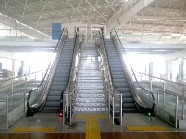 escalators-public-kars-harakani-airport-turkey
